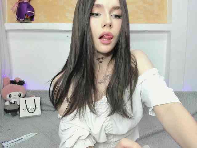 Yoursissydoll Live Webcam on BongaCams