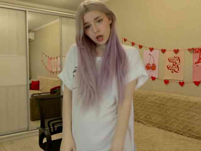 Yoursissydoll Live Webcam on BongaCams