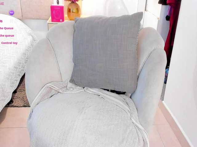 violethilton's BongaCams show and profile