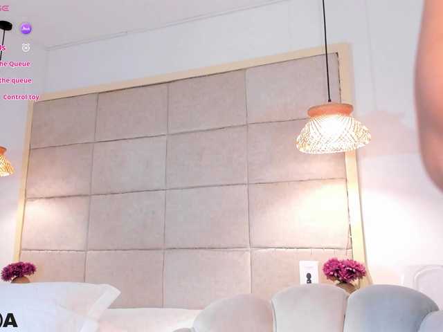 violethilton's BongaCams show and profile