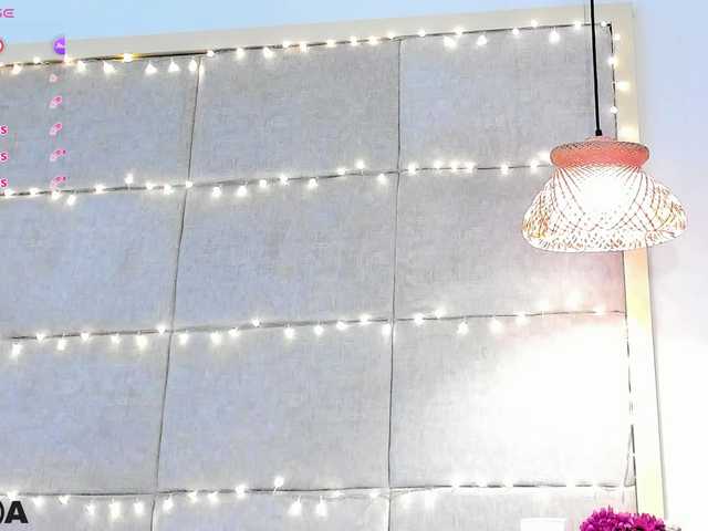 violethilton's BongaCams show and profile