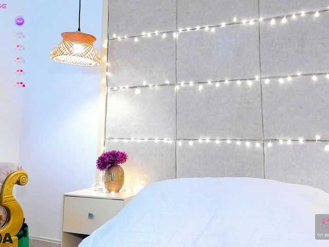 violethilton's BongaCams show and profile