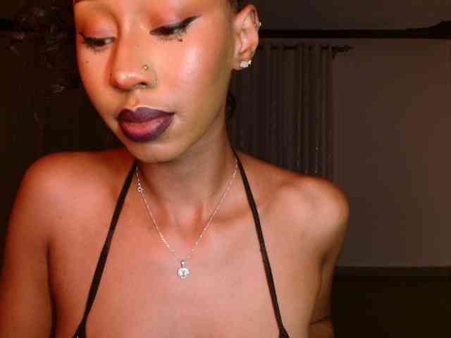 adriana_crystal webcam