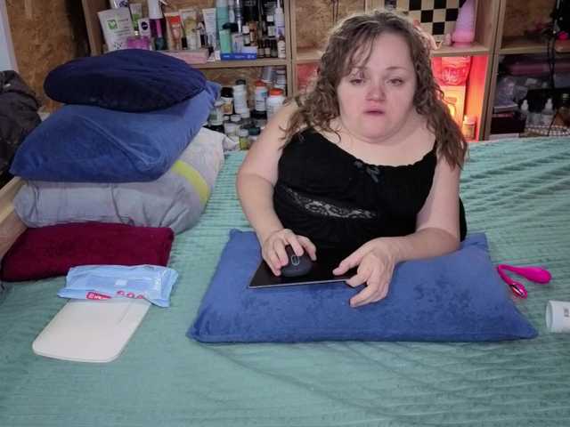 Julia-79's BongaCams show and profile