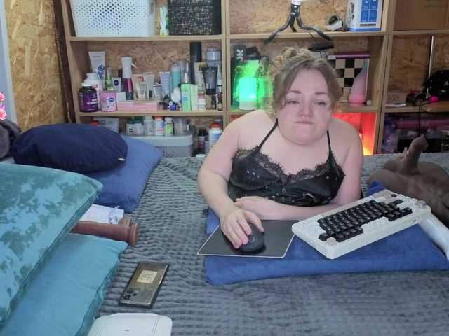 Julia-79's BongaCams show and profile