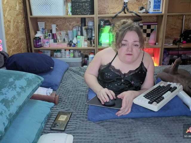 Julia-79's BongaCams show and profile