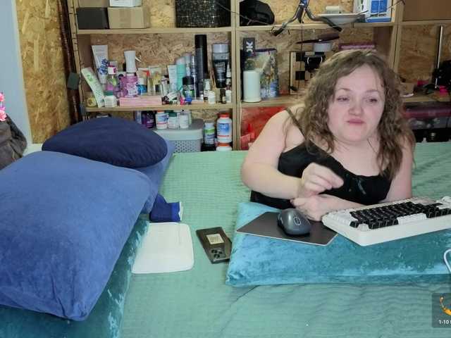 Julia-79's BongaCams show and profile