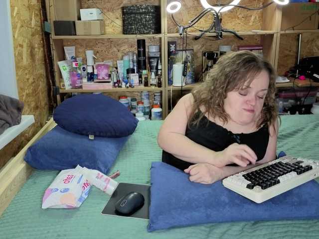 Julia-79's BongaCams show and profile