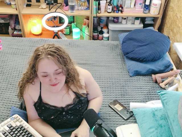 Julia-79's BongaCams show and profile