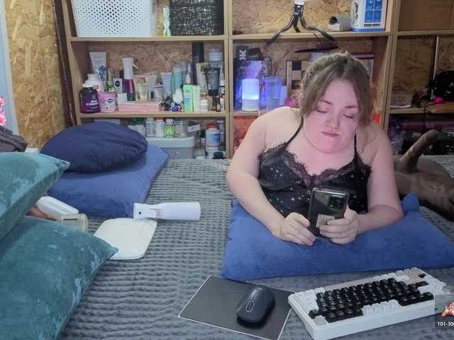 Julia-79's BongaCams show and profile