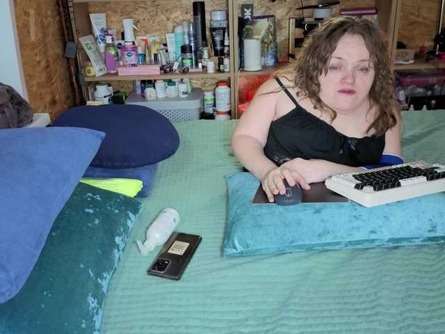 Julia-79's BongaCams show and profile