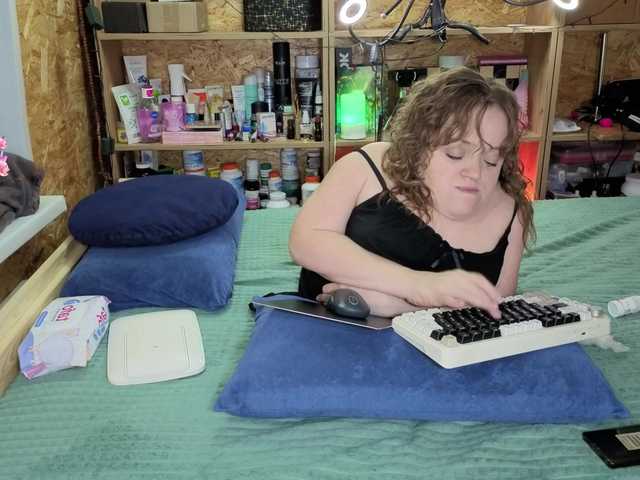 Julia-79's BongaCams show and profile