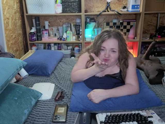 Julia-79's BongaCams show and profile