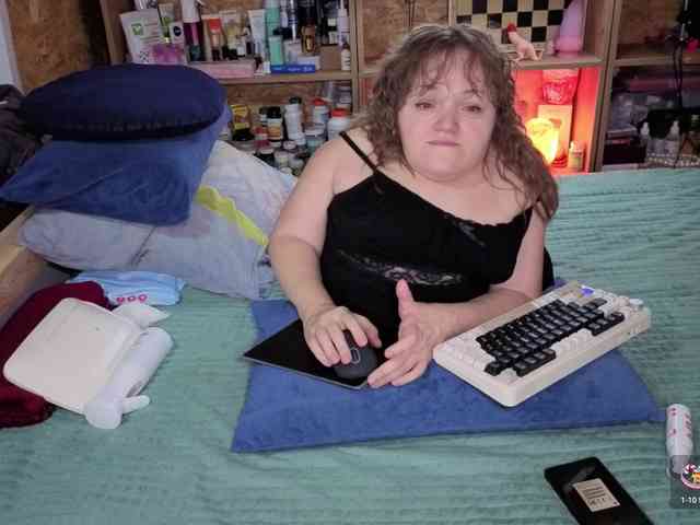 Julia-79 Live Webcam on {site_name}