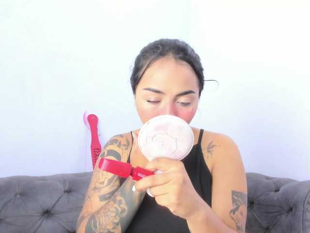 MissSoffiMorel's BongaCams show and profile