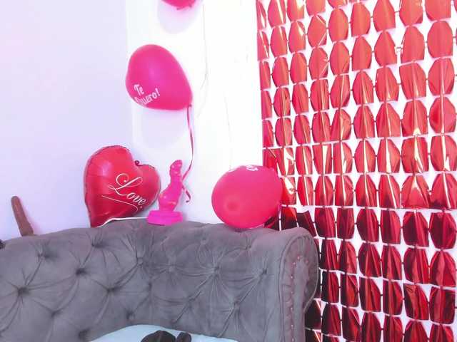 MissSoffiMorel's BongaCams show and profile