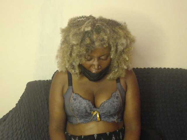 Sexxypetite webcam bongacams model stream image