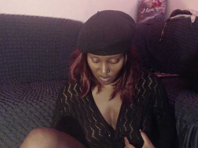 Sexxypetite's BongaCams show and profile