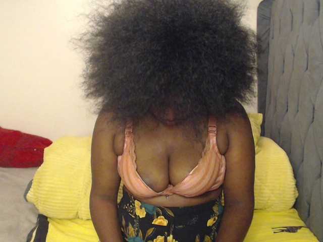 Sexxypetite's BongaCams show and profile