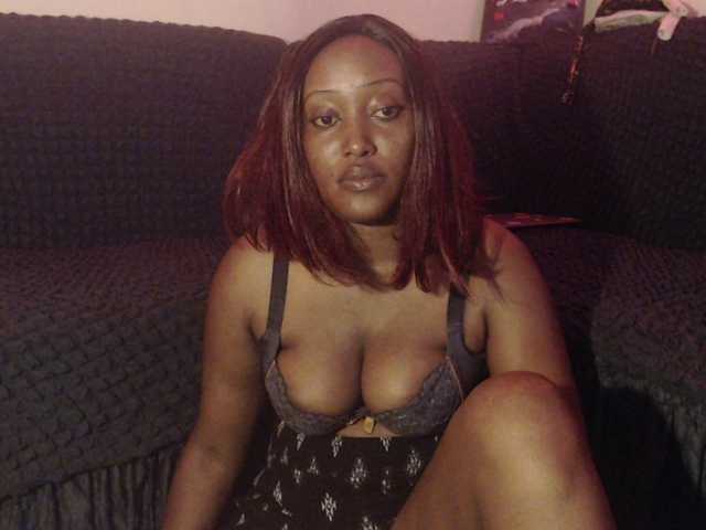 Sexxypetite's BongaCams show and profile