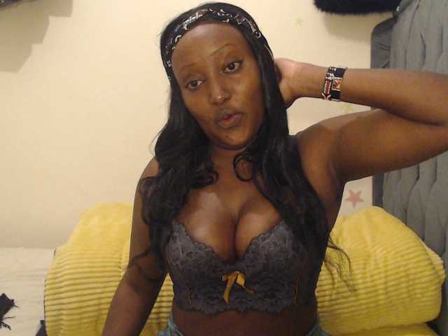 Sexxypetite's BongaCams show and profile