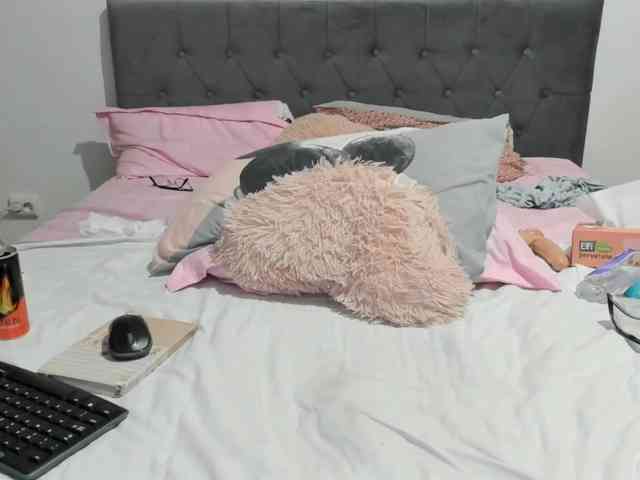 EllaSweet12 webcam