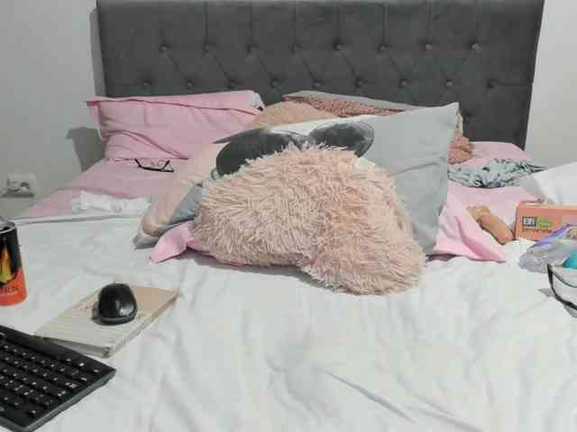 EllaSweet12 webcam