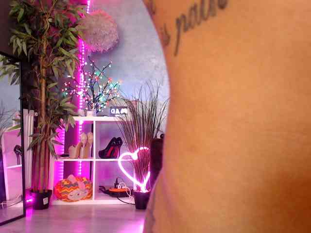 Chanelcharmx webcam