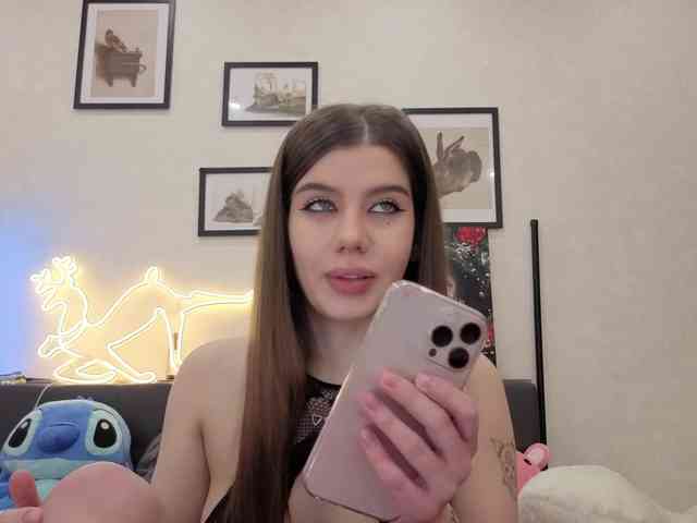 dolly-ll Live Webcam on BongaCams