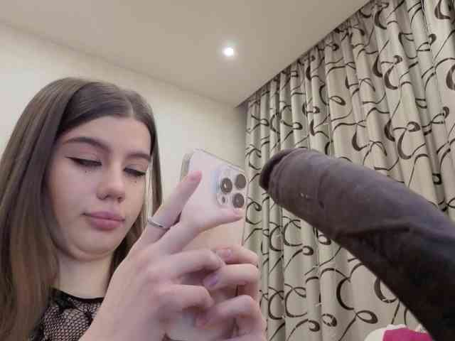 dolly-ll Live Webcam on BongaCams