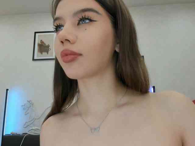 dolly-ll Live Webcam on BongaCams