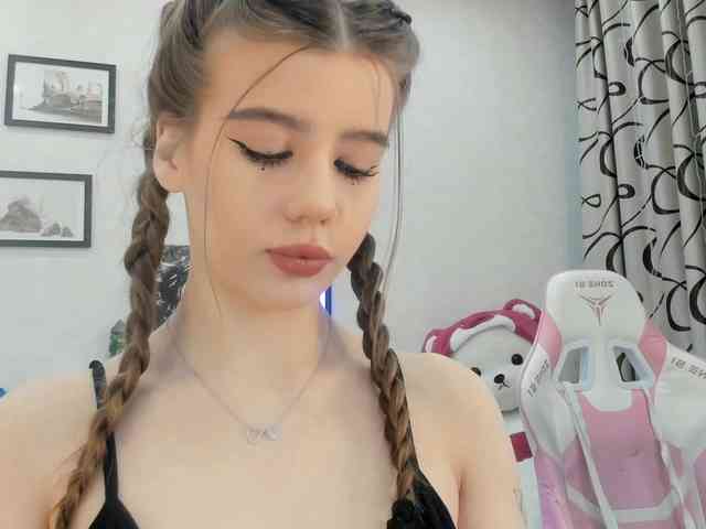 dolly-ll Live Webcam on BongaCams