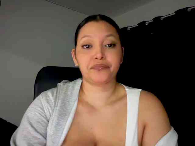 MarcellaGriffin webcam