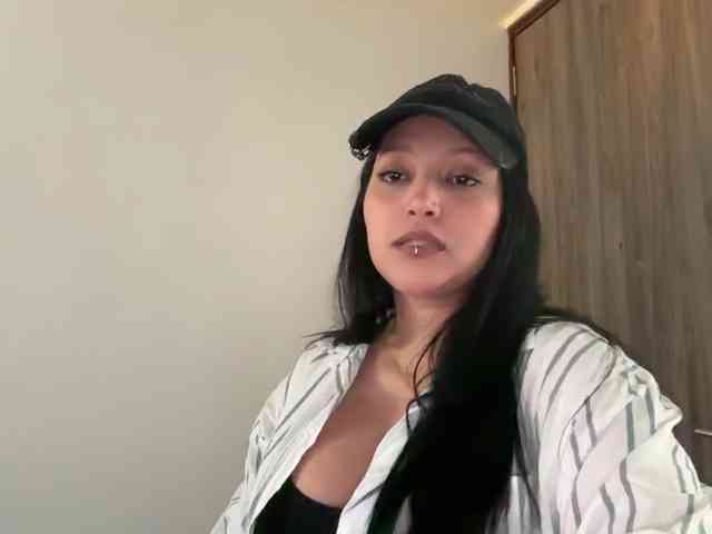 MarcellaGriffin webcam