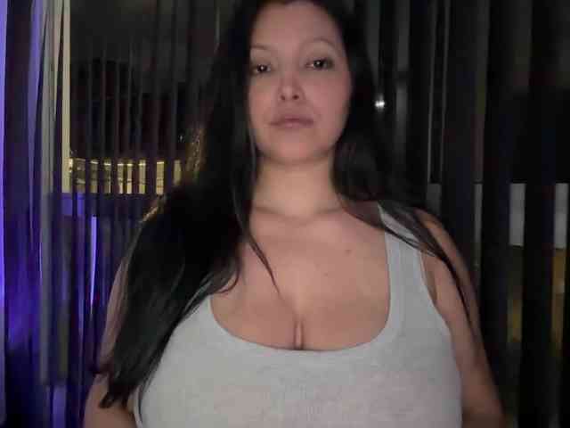 adult camming MarcellaGriffin
