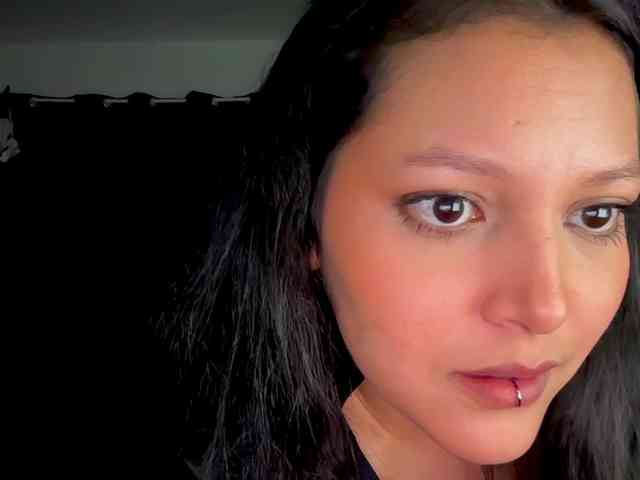 MarcellaGriffin webcam