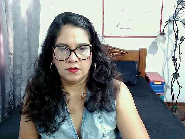 Mistresskloe webcam
