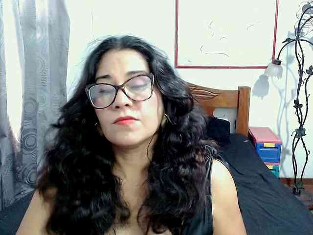 Mistresskloe webcam