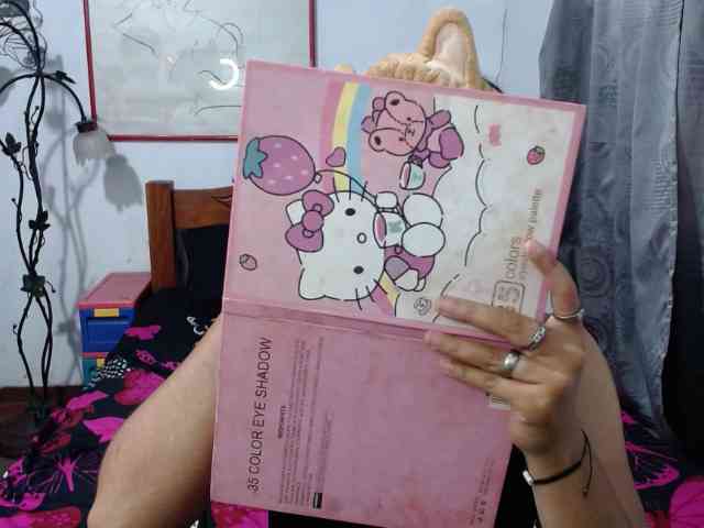 LadyMilk webcam