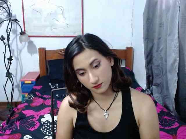 LadyMilk webcam