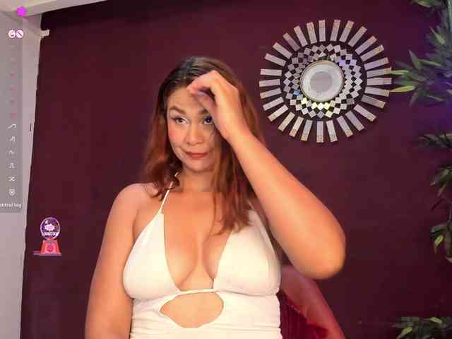 Luisa-Martinez webcam