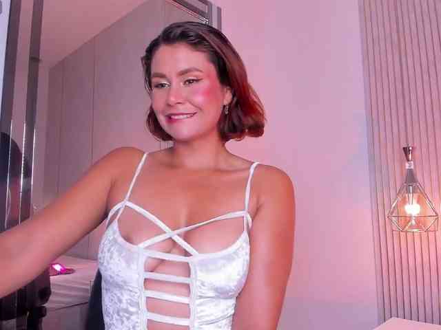 Luisa-Martinez webcam
