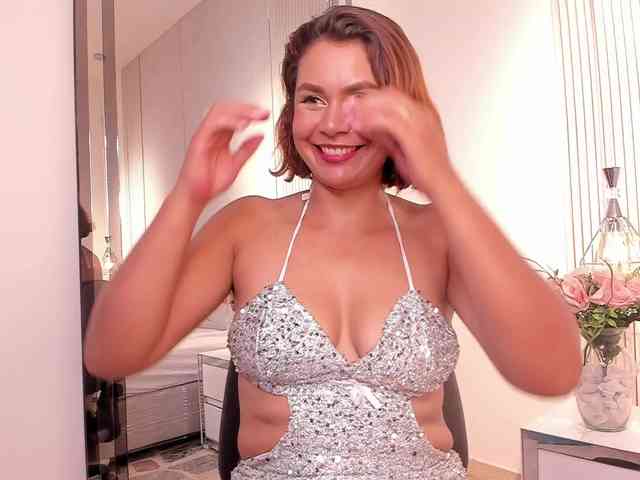 Luisa-Martinez webcam