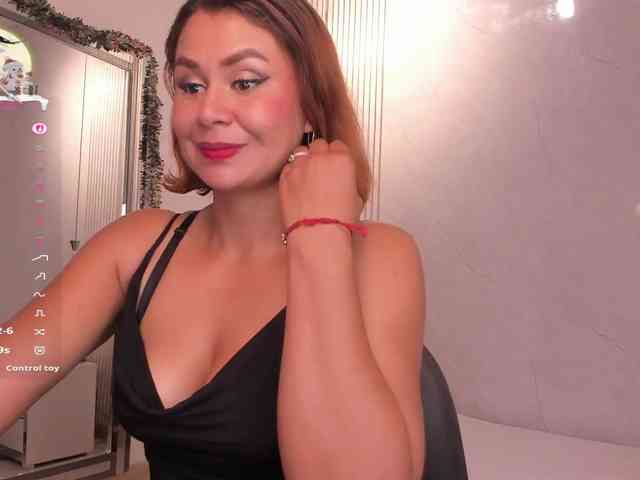 Luisa-Martinez webcam