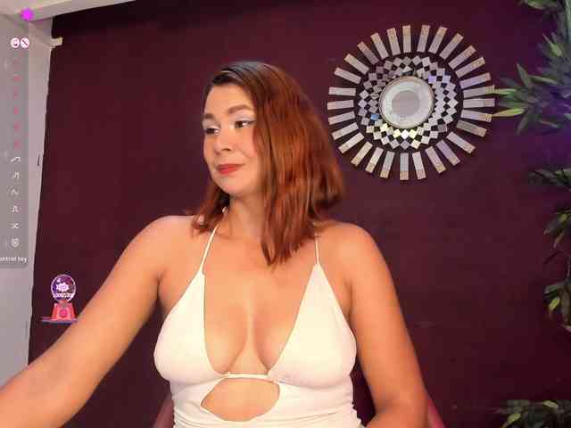 Luisa-Martinez webcam
