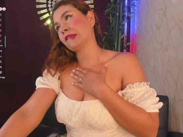 Luisa-Martinez webcam