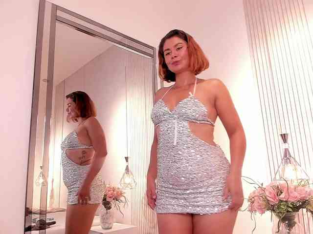 Luisa-Martinez webcam