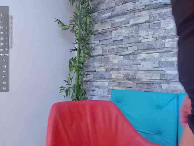Luisa-Martinez webcam