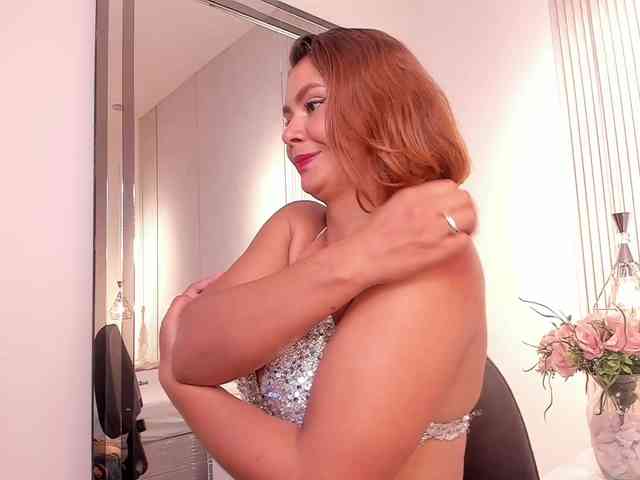 Luisa-Martinez webcam