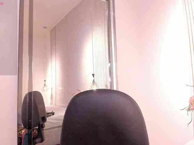 Luisa-Martinez webcam